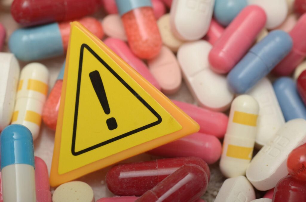 Artvigil 150 mg side effects and safety awareness image with medicine capsules